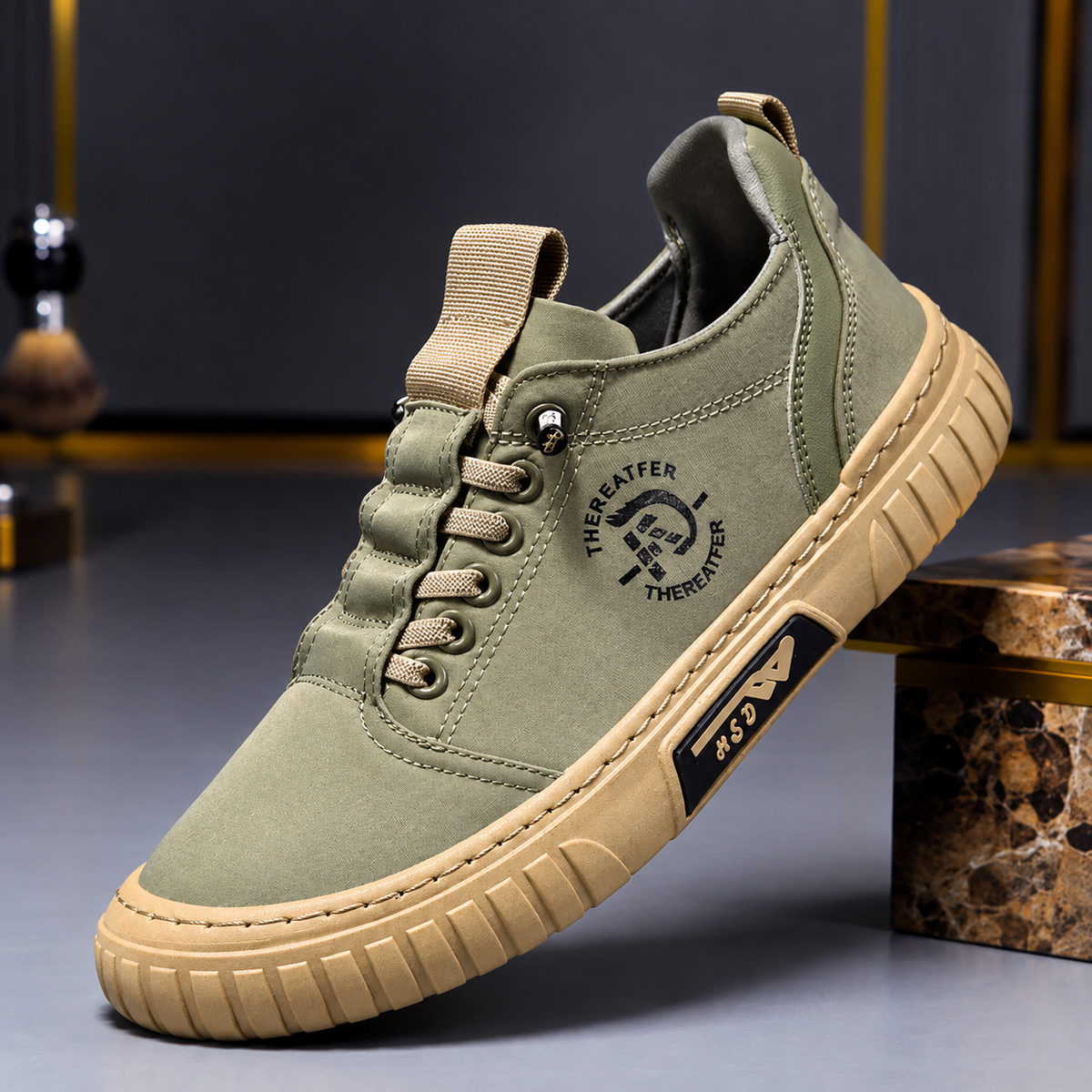 Oliwkowe sneakersy męskie na tle w odcieniach rdzy
